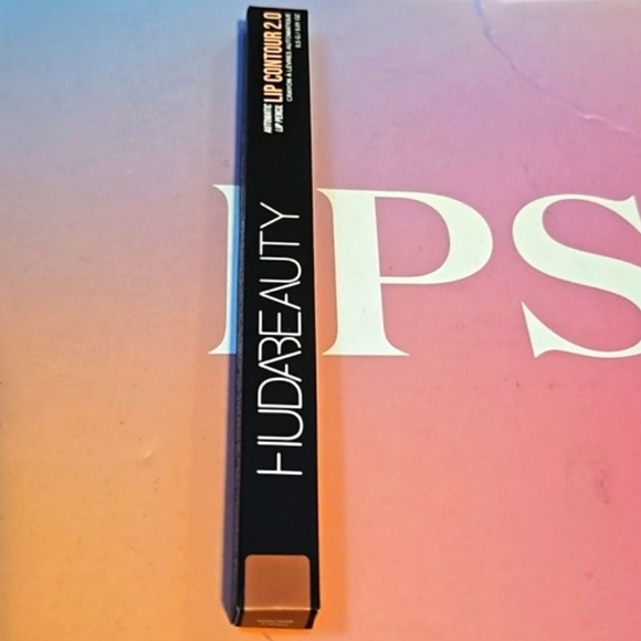 HUDA lip contour 2.0 automatic matte lip pencil in shade pinky brown. - Picture 7 of 9